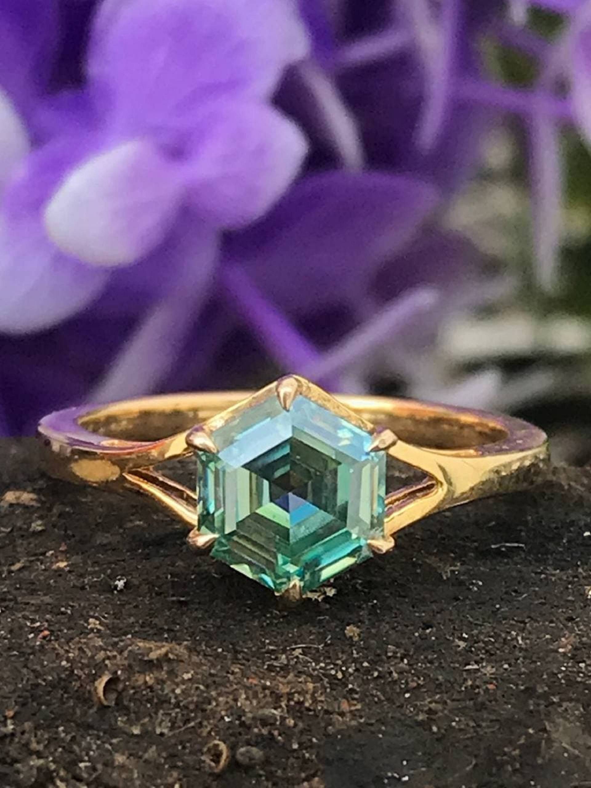 1.15 Ct 6, 5 Mm Grüner Hexagon Cut Moissanit Diamant Verlobungsring, Antrag Ring, Einzigartiger Grün Farbe Ring von MOONSTAR1998