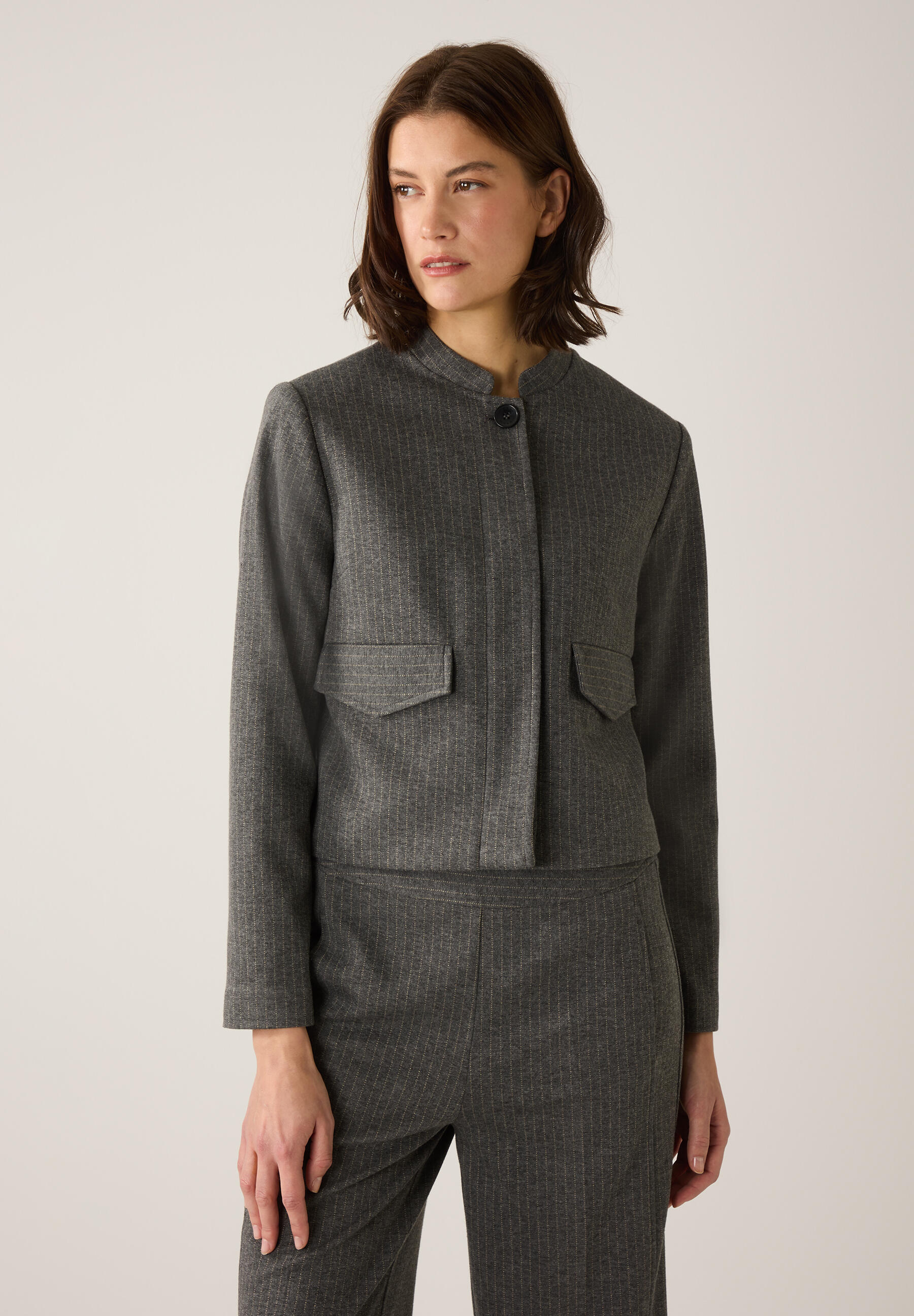 MORE & MORE - Kurze Jacke mit Nadelstreifen grau - Gr. - 38 von MORE & MORE