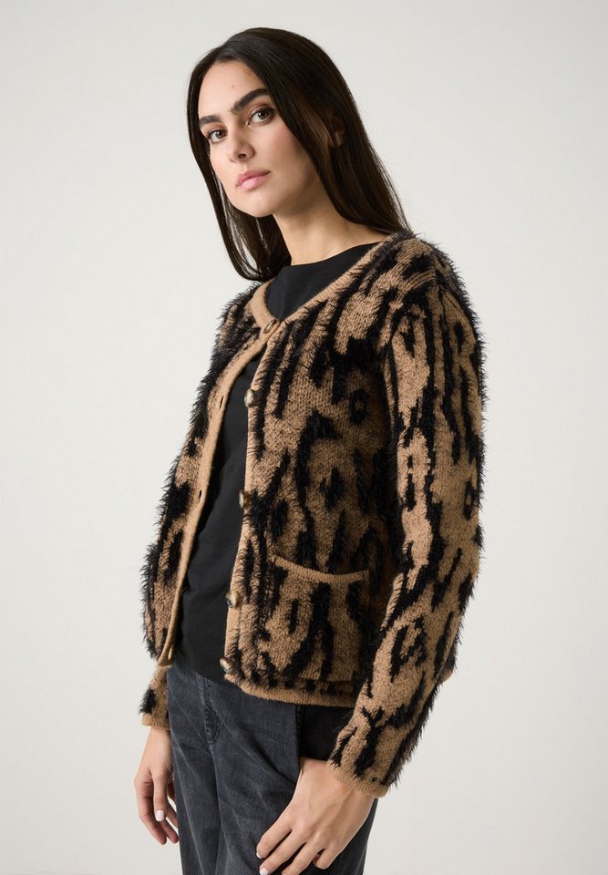 MORE&MORE Strickjacke Leo-Jacquard Cardigan with Buttons big leo knit von MORE&MORE