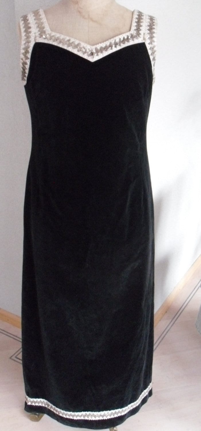 Vintage 70Er Jahre Maxi Kleid Aus Schwarzem Samt Mit Silbernen Details von MORETHANVINTAGENL
