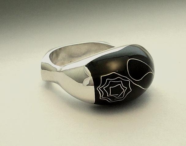 Schwarze Rose Ring - Silber Art von MOSHIKOART