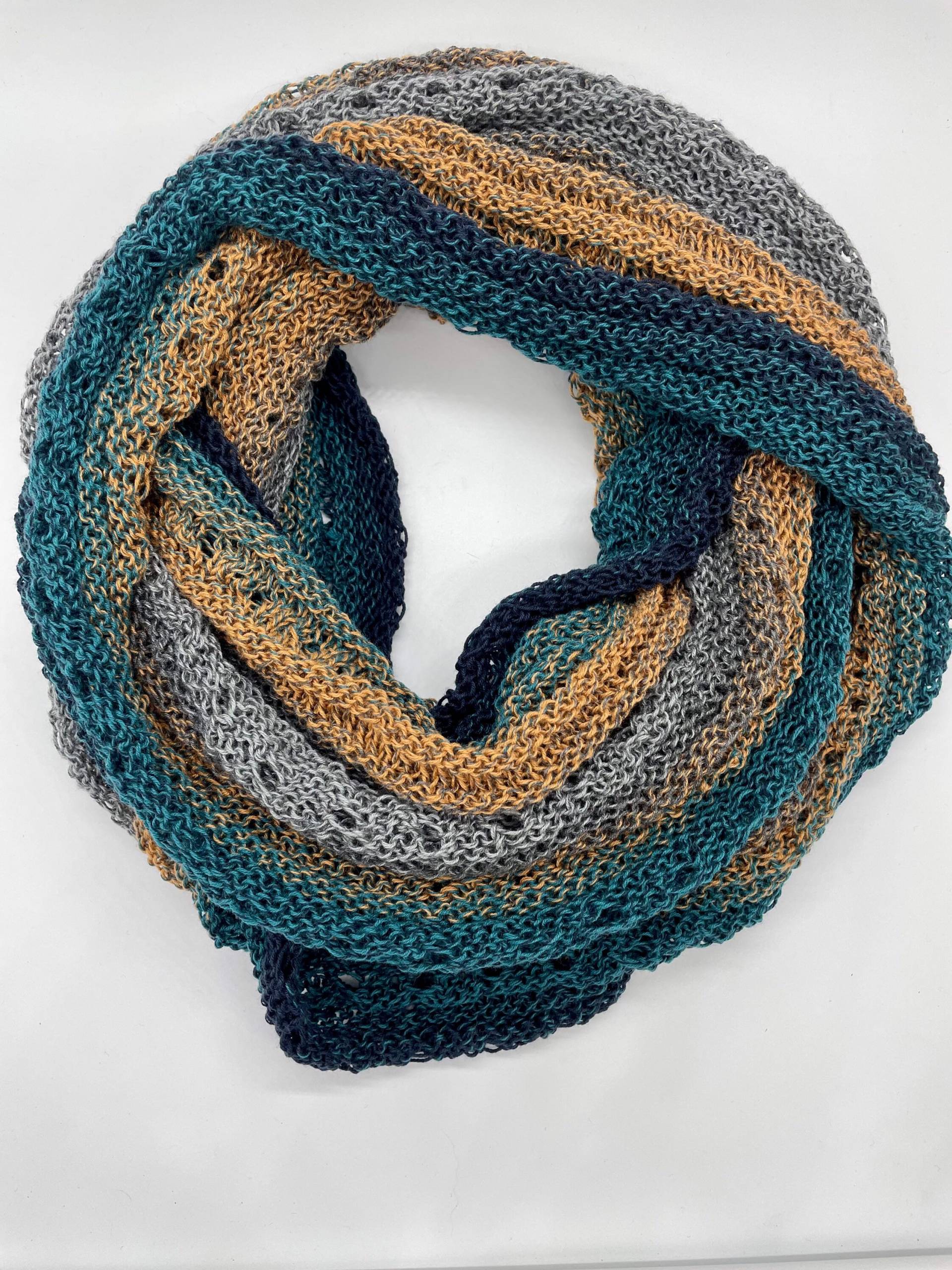 Handgestrickter Möbius - Loop Schal, Petrol Grün Braun Grau, Ein in Sich Drehendes Teil Handgestrickter Möbius - Loop Schal, Petrol Grün Braun Grau, Ein in Sich Drehendes Teil von MOSTROKunst