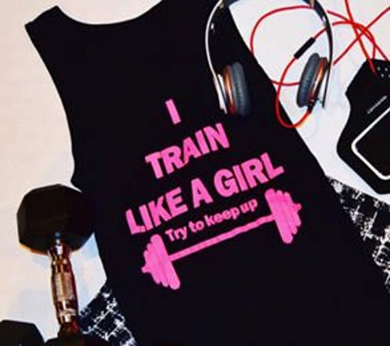 Ich Train Like A Girl Versuche Mitzuhalten. Fitness Top. | Tank Ich Train Like A Girl Versuche Mitzuhalten. Fitness Top. | Tank von MOTIVATEHOPESTRENGTH