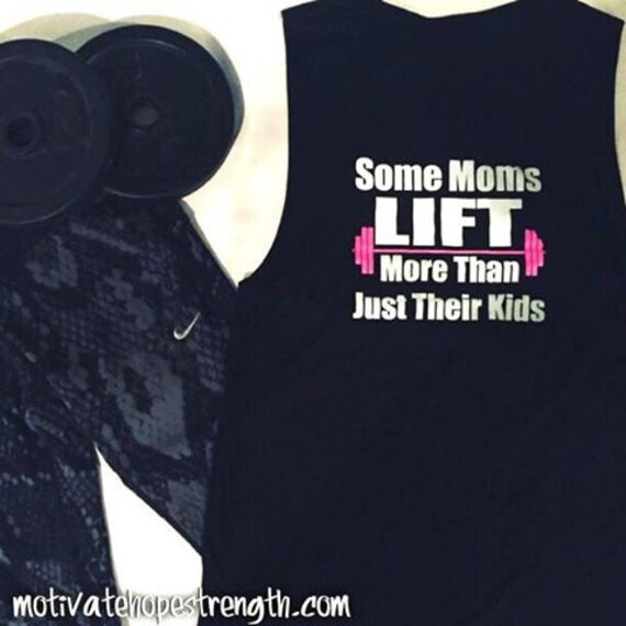 Manche Mütter Heben Mehr Als Nur Ihre Kinder. Schwarzes "Tank Top" Manche Mütter Heben Mehr Als Nur Ihre Kinder. Schwarzes "Tank Top" von MOTIVATEHOPESTRENGTH