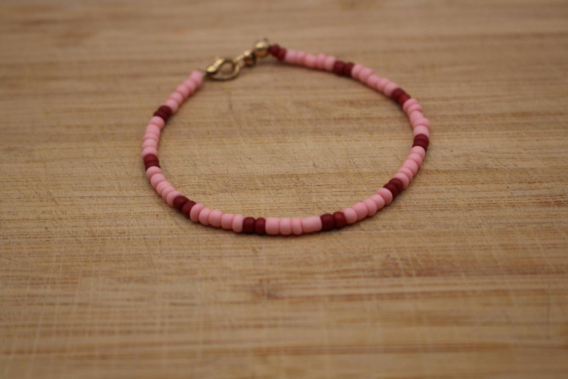 Perlenarmband | Rosa-Rot von MOVIAS