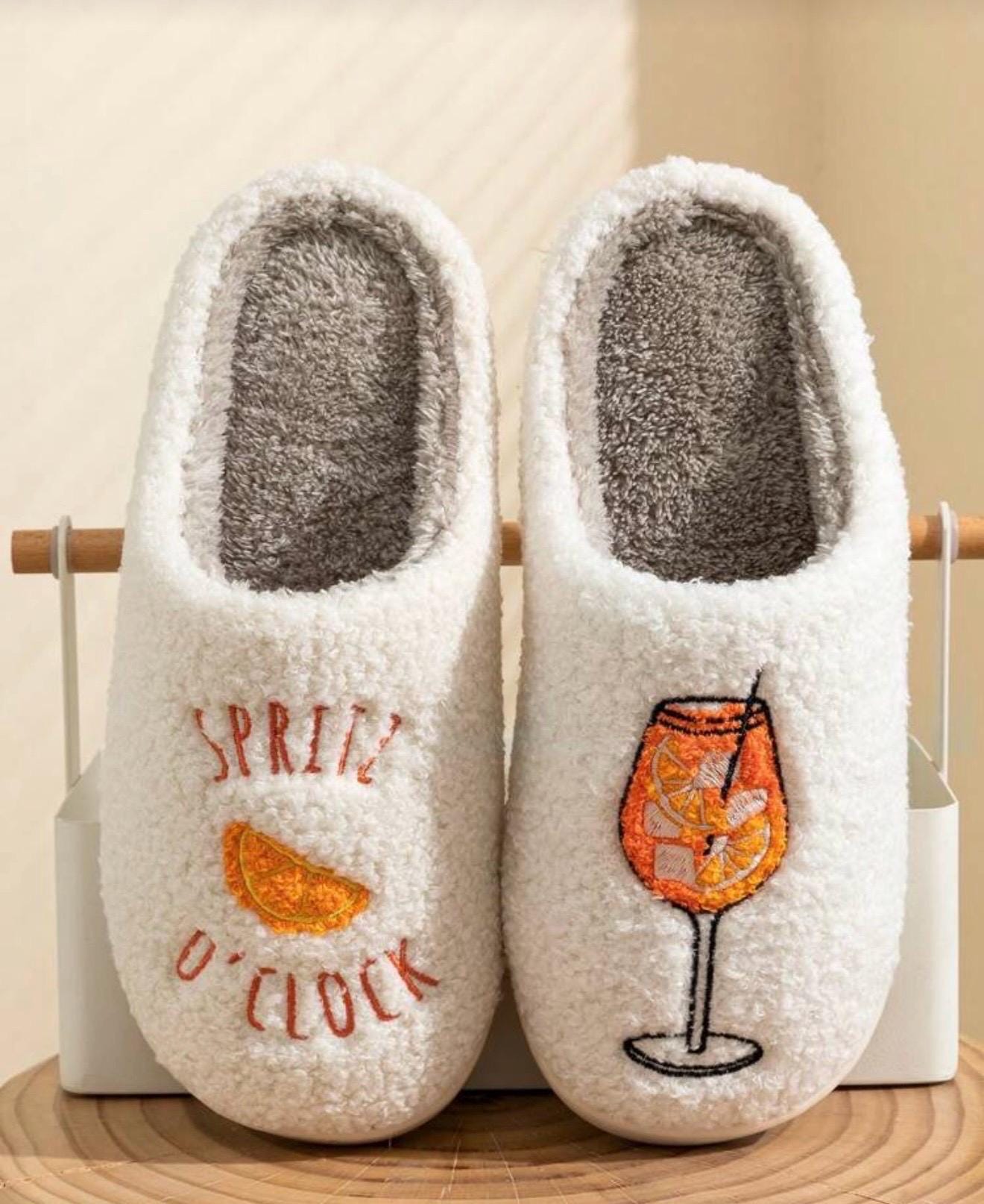 Gemütliche Fuzzy Hausschuhe | Damen Haus Schuhe, Spritz Design von MOYALYNA