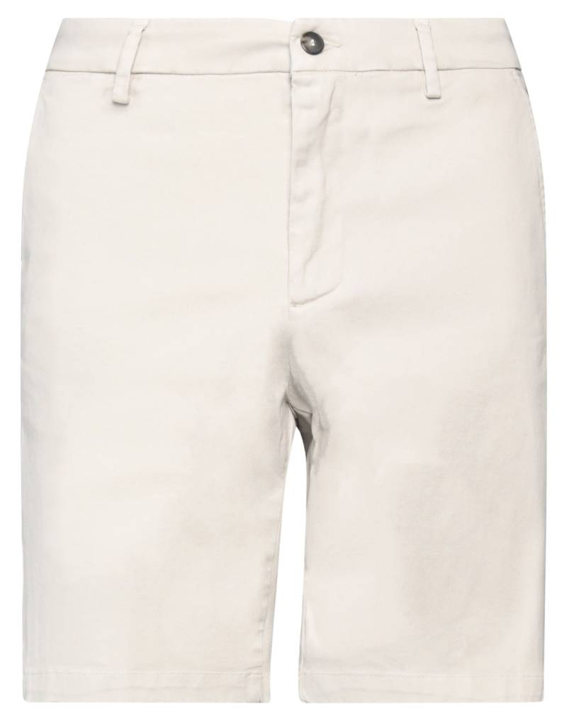 MP MASSIMO PIOMBO Shorts & Bermudashorts Herren Beige von MP MASSIMO PIOMBO