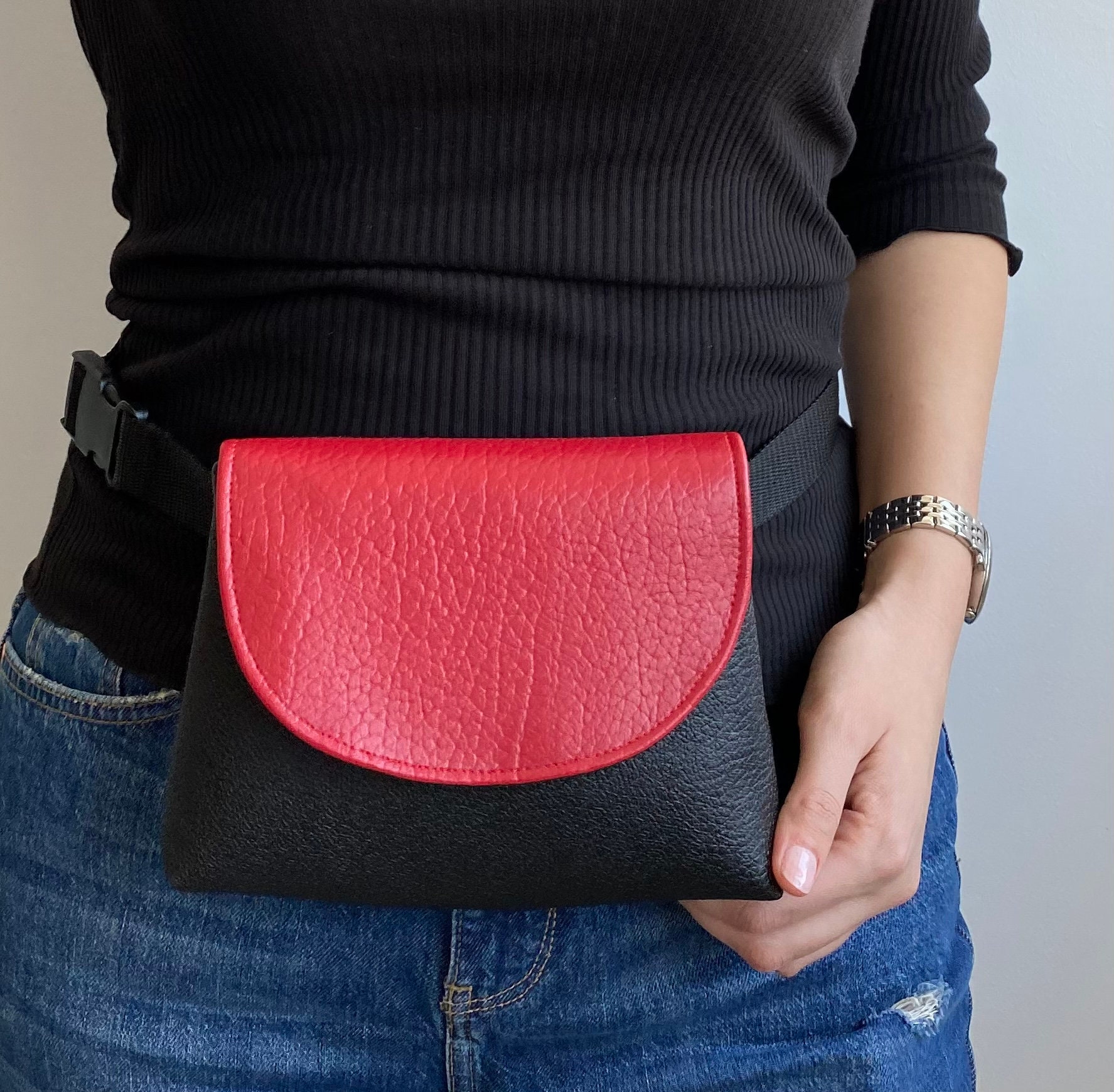 Schwarz Rot Wasserdichte Bauchtasche, Hüfttasche, Tasche Für Festival, Reise, Veganes Leder, Fanny Packs Frauen, Frühlingsgeschenk von MPAtelierShop