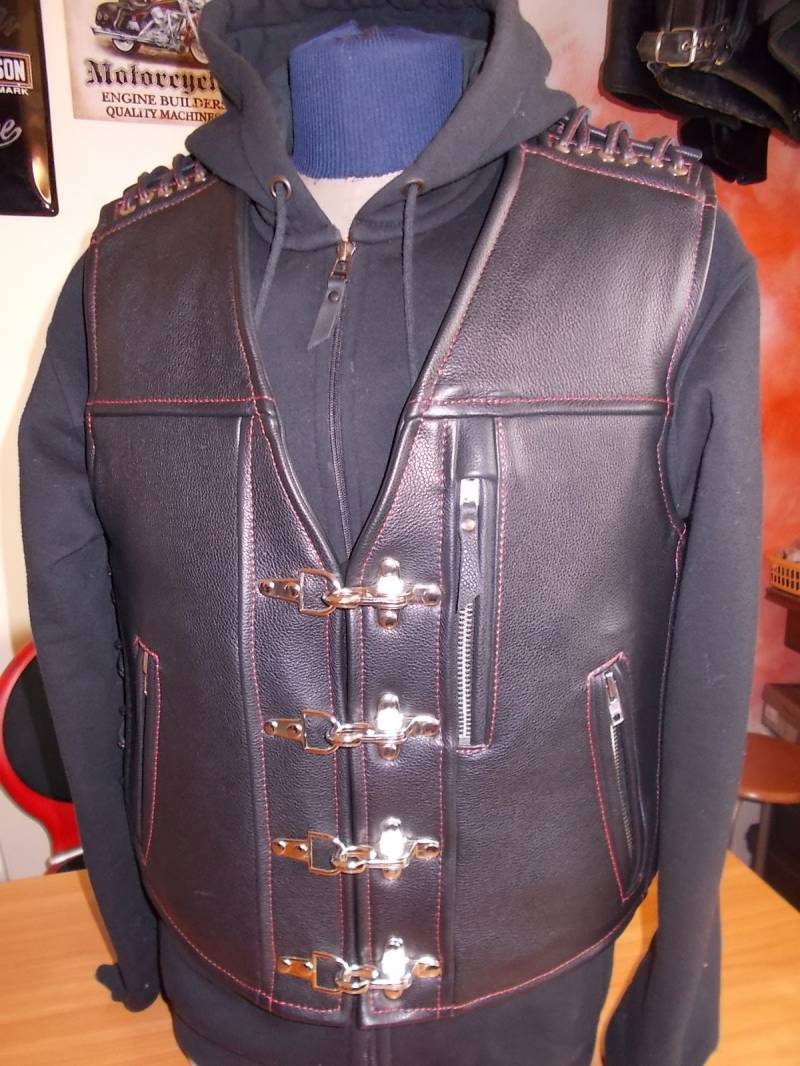 Bikerweste. Echtleder-1, 7-1, 8 Mm - Schwarz.handarbeit von MPBikerTailor