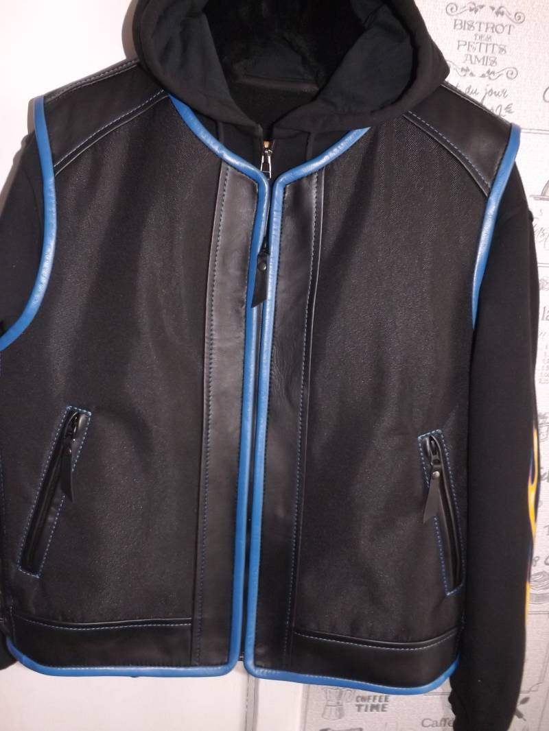 Bikerweste. Textil+Echtleder-Schwarz. Helles | Ultra Blaues Lederfinish. Handgefertigt Bikerweste. Textil+Echtleder-Schwarz. Helles | Ultra Blaues Lederfinish. Handgefertigt von MPBikerTailor