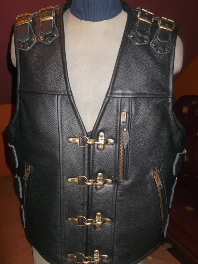 Bikerweste.handmade.motorradweste, Echt Leder 1, 8mm. Schwarz von MPBikerTailor