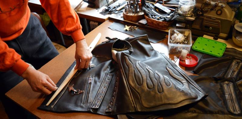 Bikerweste.lodernde Flammen. Echtleder-1, 6 Mm - Farbe.leder Mit Abriebspuren.handarbeit Bikerweste.lodernde Flammen. Echtleder-1, 6 Mm - Farbe.leder Mit Abriebspuren.handarbeit von MPBikerTailor