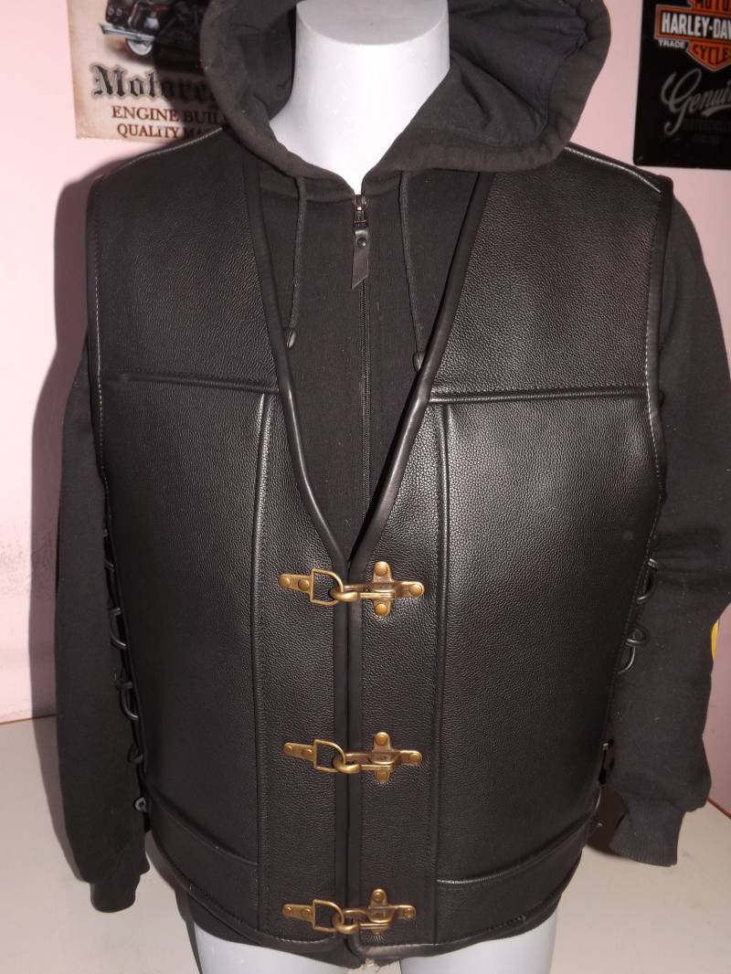 Bikerweste.patches Weste.echtes Leder1, 7-1, 8 Mm-Schwarz.mit Schwarzem Lederfinish.handmade von MPBikerTailor