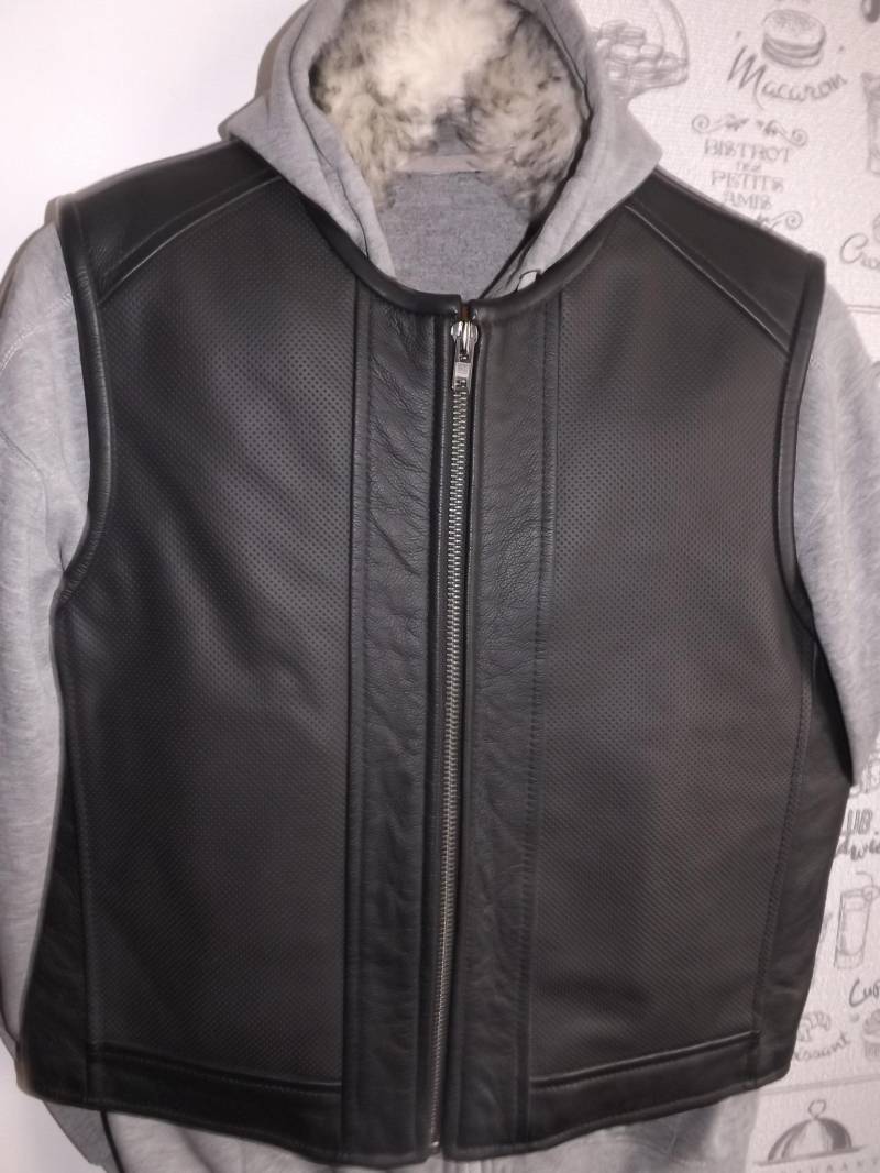 Bikerweste.perforiertes Leder-1, 8 Mm.echt-Leder.handmase.preis Gilt Für Größe L Bikerweste.perforiertes Leder-1, 8 Mm.echt-Leder.handmase.preis Gilt Für Größe L von MPBikerTailor