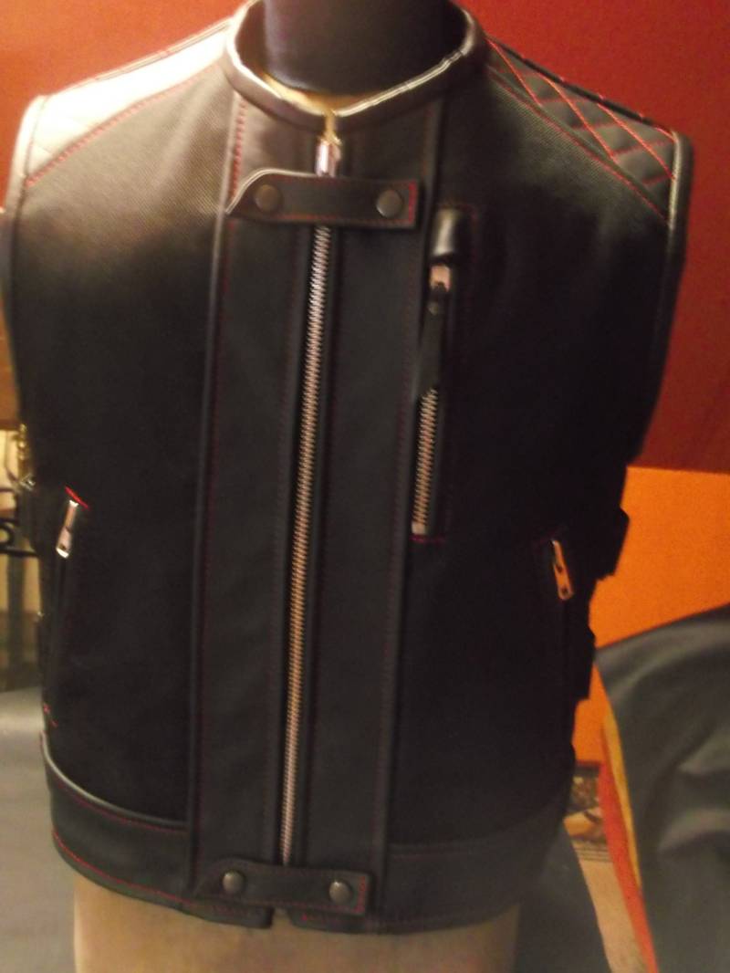 Handgefertigt. Bikerweste.textil+Echtleder. Motorradweste von MPBikerTailor