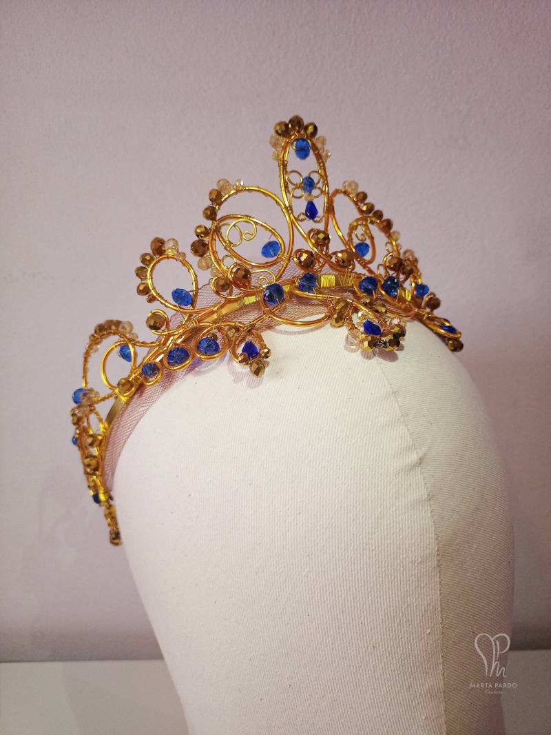 Ballett Kopfschmuck Ooak - Brisuren Aus Gold Mit Facettierten Kristallen in Königsblau, Opaque Und Durchscheinenden Ab Aspicia, Medora, Raymonda Ballett Kopfschmuck Ooak - Brisuren Aus Gold Mit Facettierten Kristallen in Königsblau, Opaque Und Durchscheinenden Ab Aspicia, Medora, Raymonda von MPardoCouture