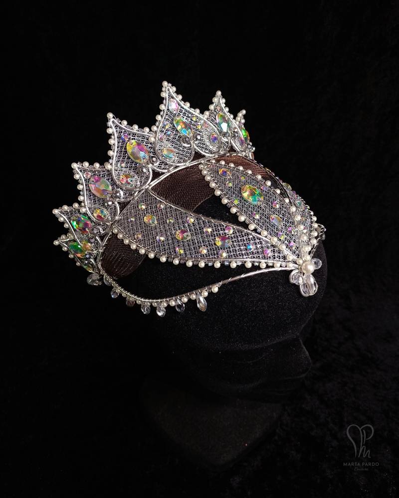 Ballett Kopfschmuck Priya Silber- Irisierende Strasssteine, Durchscheinende Ab Kristalle. Glasperlen, Silber Netz - Bayadere, Corsaire, Schneeflocke Ballett Kopfschmuck Priya Silber- Irisierende Strasssteine, Durchscheinende Ab Kristalle. Glasperlen, Silber Netz - Bayadere, Corsaire, Schneeflocke von MPardoCouture