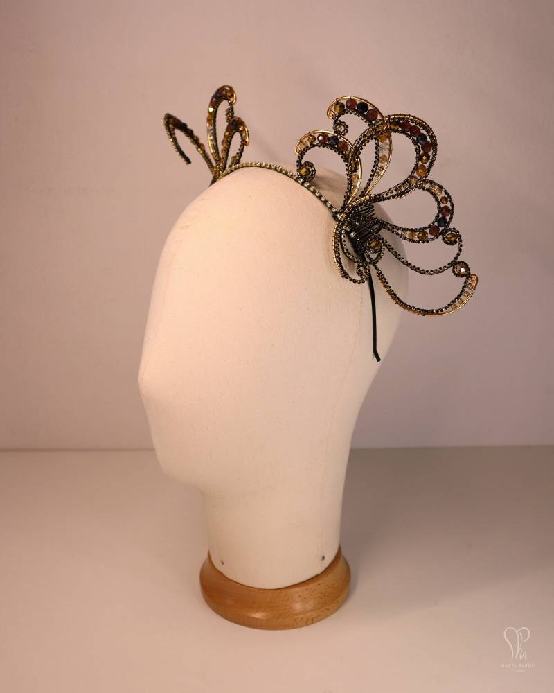 Fantasy Kopfschmuck Antennae - Schwarz/Gold Brisuren Und Kristalle, Strasskette- Gothic Fairy Schmetterling Libelle Flügel Tiara Fantasy Kopfschmuck Antennae - Schwarz/Gold Brisuren Und Kristalle, Strasskette- Gothic Fairy Schmetterling Libelle Flügel Tiara von MPardoCouture