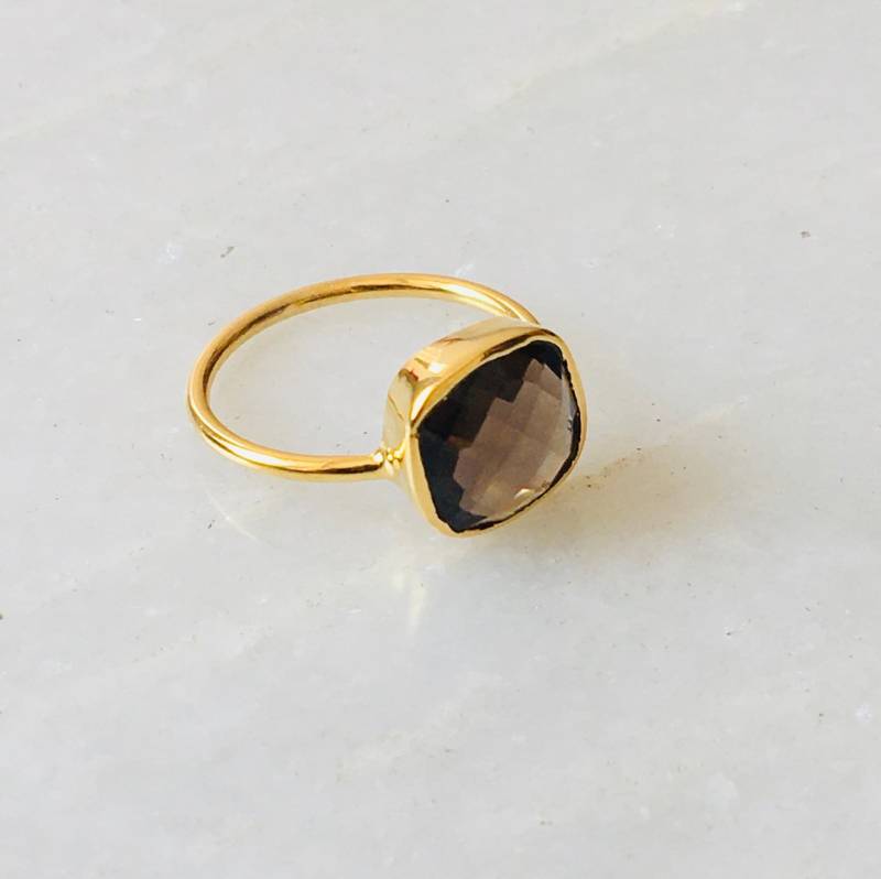 Natürlicher Rauchquarz Ring, 925 Sterling Silber 18 K Gold-Finish, Stapelbarer Handgemachter Statement Ehering von MPgemsandjewels