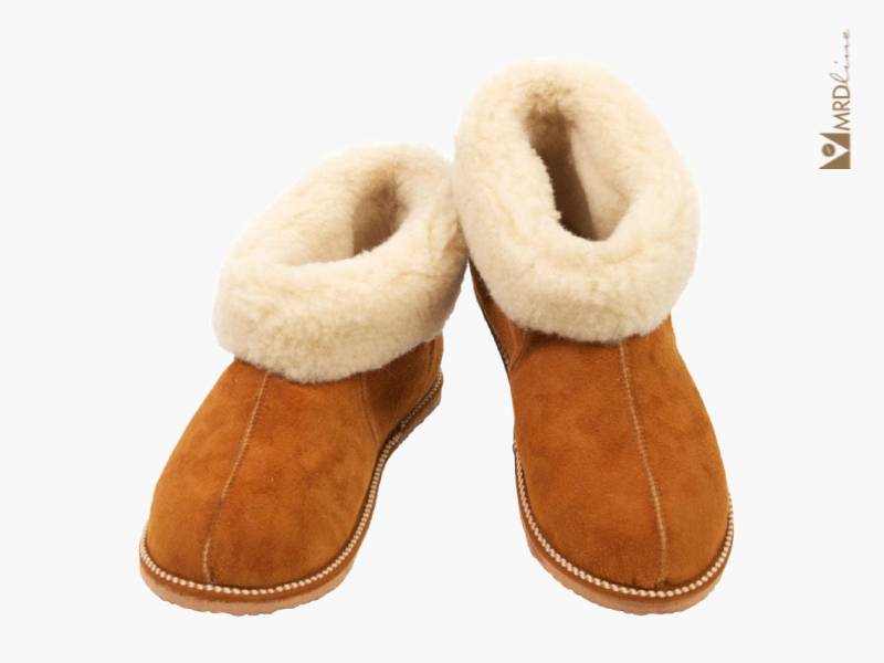 Handgefertigte Unisex Ekai Pelz Hausschuhe. Lammfell Pelzstiefel. Wildleder, Leder Und Wolle Damen - Herren-Hausschuhe von MRDline