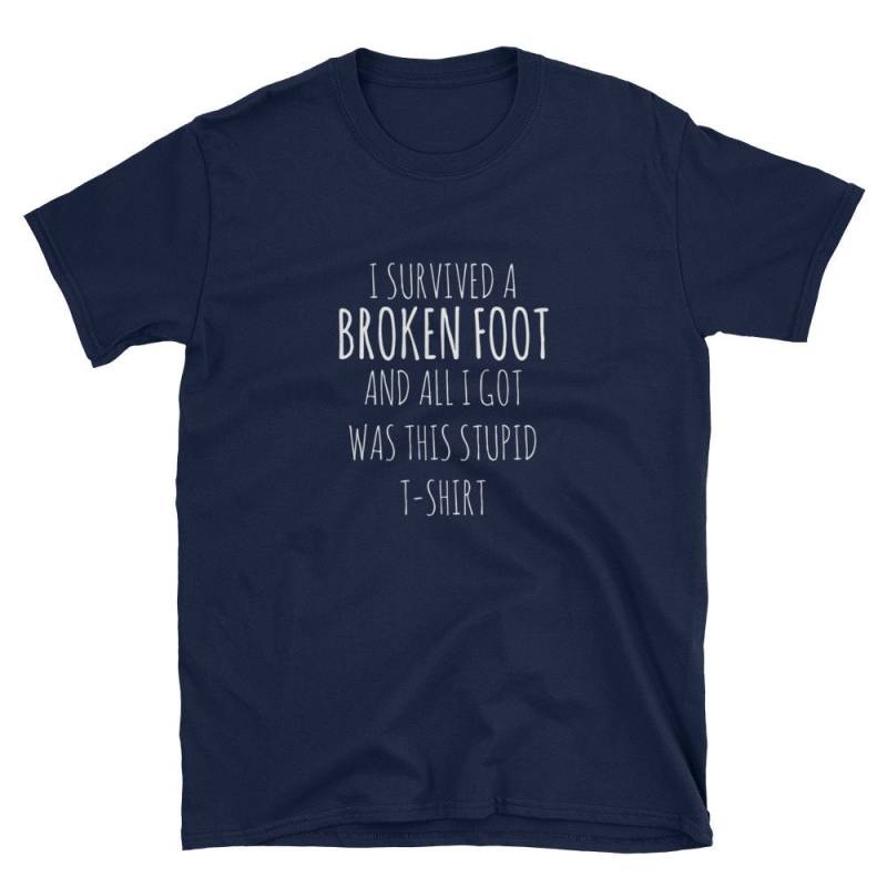 Broken Foot Lustige Geschenk T-Shirt Verletzung Erholung Shirt von MRKPrints