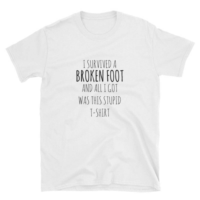 Broken Foot Recovery Shirt Lustige Verletzung Geschenk Erhalten Bald Unisex T-Shirt von MRKPrints