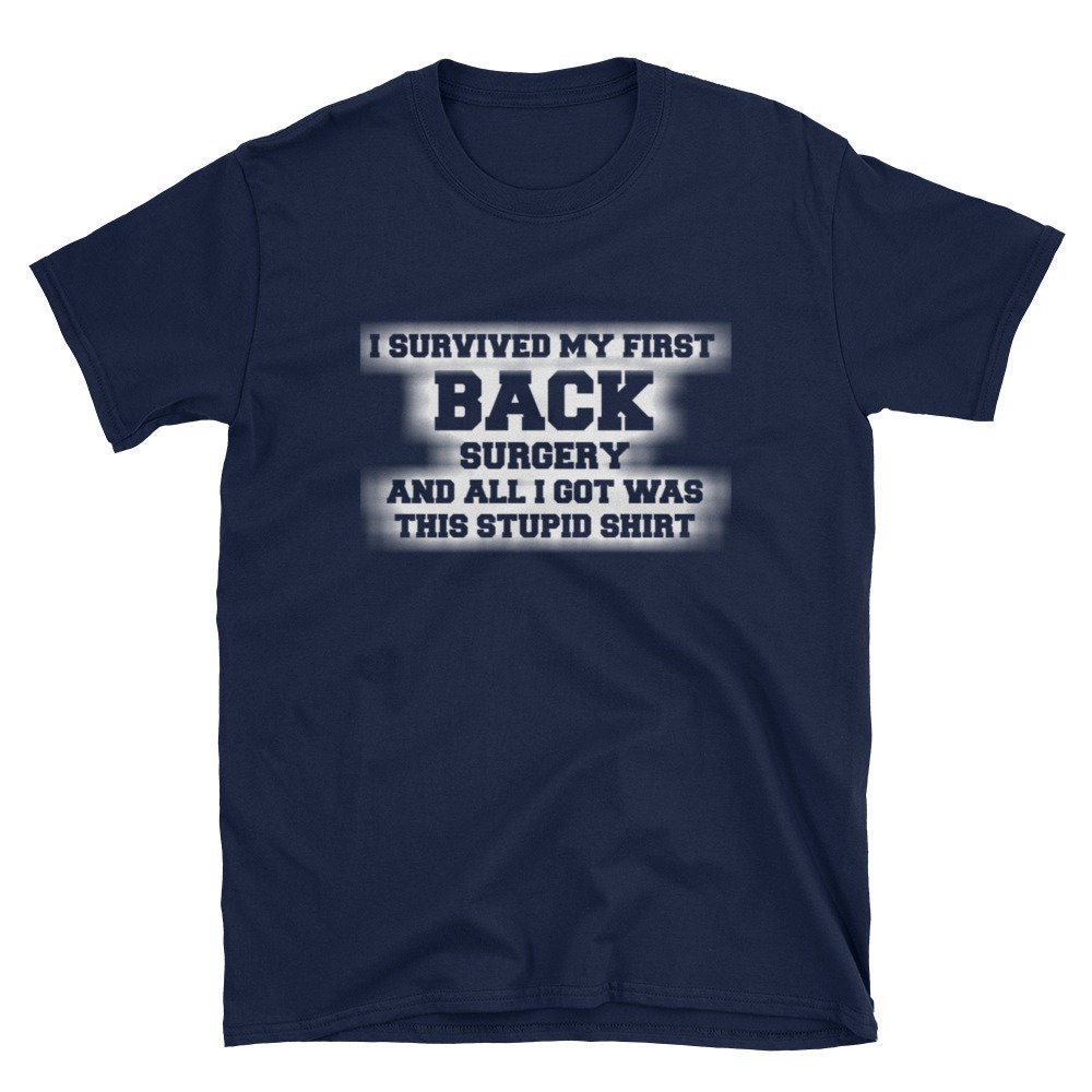 Erste Back Surgery Shirt Lustige Erholung T-Shirt Unisex T-Shirts von MRKPrints