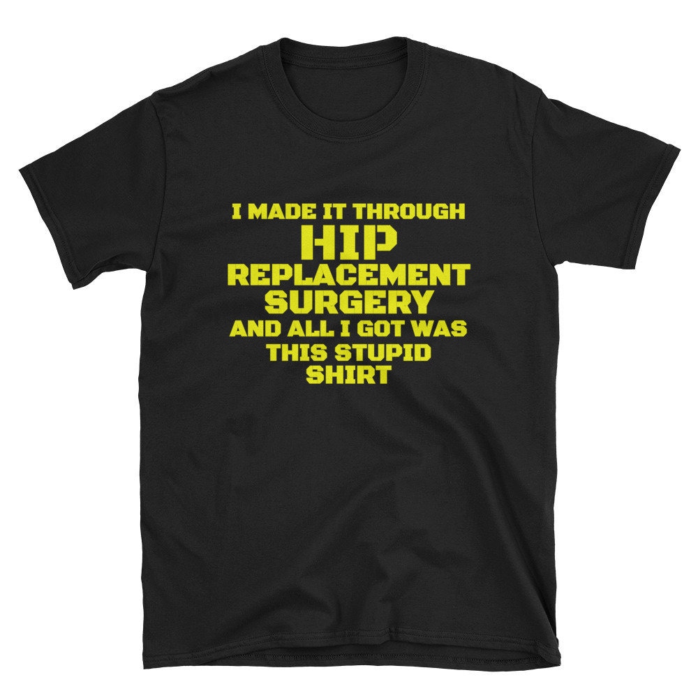 Hip Ersatz Shirt Chirurgie Erholung T-Shirt Hüftchirurgie Lustig Bekommen Bald Geschenk Unisex T-Shirts von MRKPrints