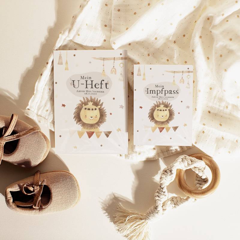 U-Heft Impfpass Set Hülle "Boho Pampas Löwe" Impfpasshülle U-Hefthülle Baby Kinder Löwe U-Heft Impfpass Set Hülle "Boho Pampas Löwe" Impfpasshülle U-Hefthülle Baby Kinder Löwe von MRSLOVELYde