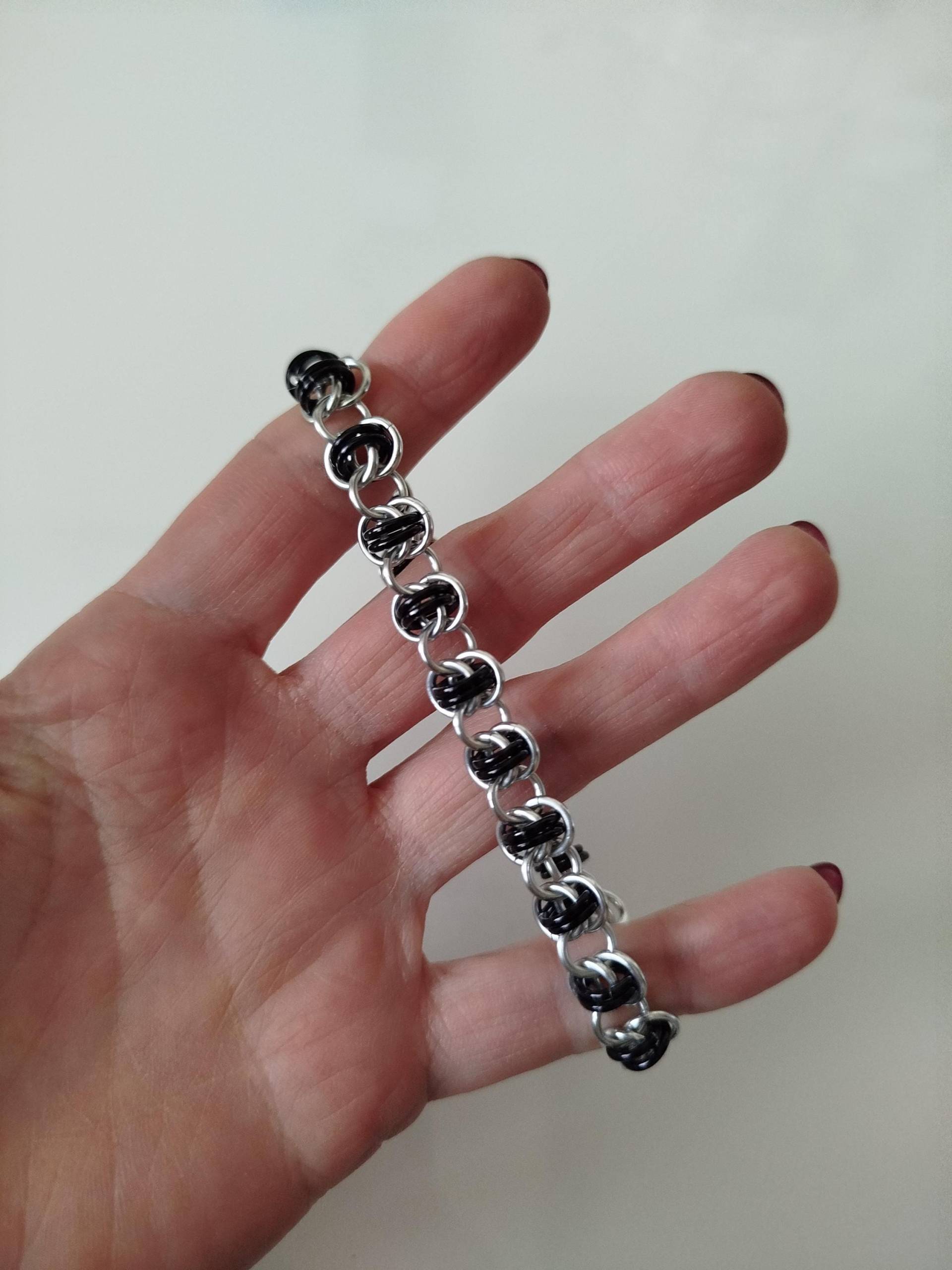 Silber & Schwarz Kettenhemd Armband Eloxierte Aluminium Tonnengeflecht von MRjewerlyCZ