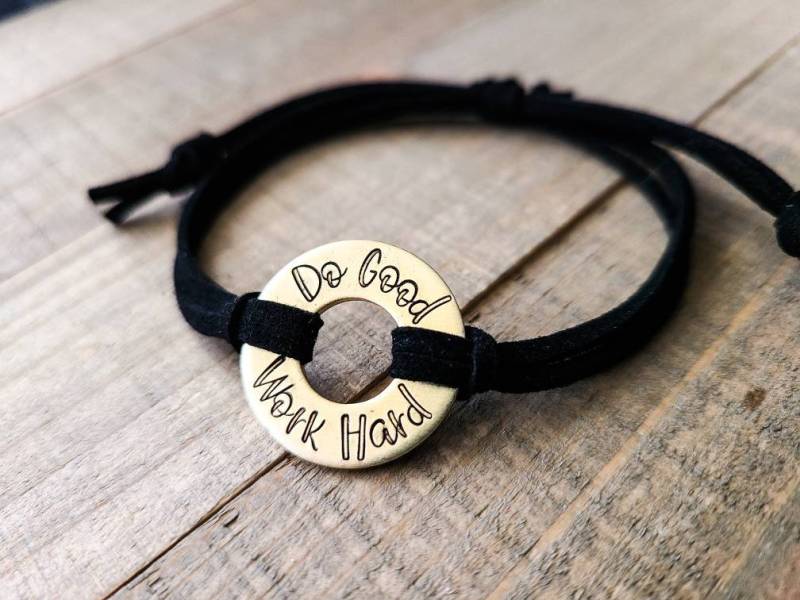 Benutzerdefinierte Scheibe Armband-Waschmaschine Armband-Personalisierte Armband-Bibel Vers Armband-Mantra Armband-Wort Des Jahres-Neujahr 2023 Benutzerdefinierte Scheibe Armband-Waschmaschine Armband-Personalisierte Armband-Bibel Vers Armband-Mantra Armband-Wort Des Jahres-Neujahr 2023 von MSDesignsOn3rd