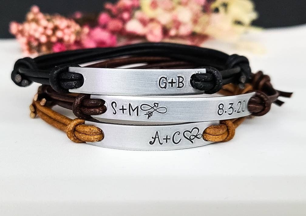 Paare Armband Personalisiert - Valentinstag 2023 Geschenk Initial Jahrestag Lederarmband Paare Armband Personalisiert - Valentinstag 2023 Geschenk Initial Jahrestag Lederarmband von MSDesignsOn3rd