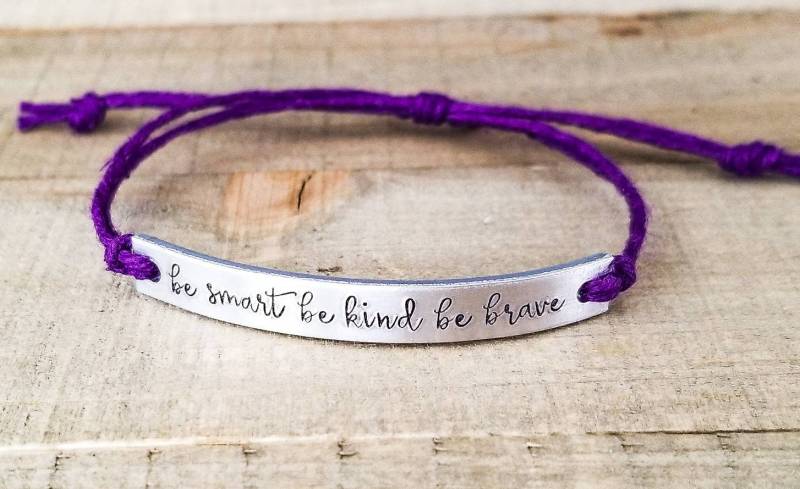 Personalisiertes Armband-Maßgeschneidertes Hanf Armband-Handgestempeltes Armband-Verstellbares Armband-Freundschaftsarmbänder Personalisiertes Armband-Maßgeschneidertes Hanf Armband-Handgestempeltes Armband-Verstellbares Armband-Freundschaftsarmbänder von MSDesignsOn3rd