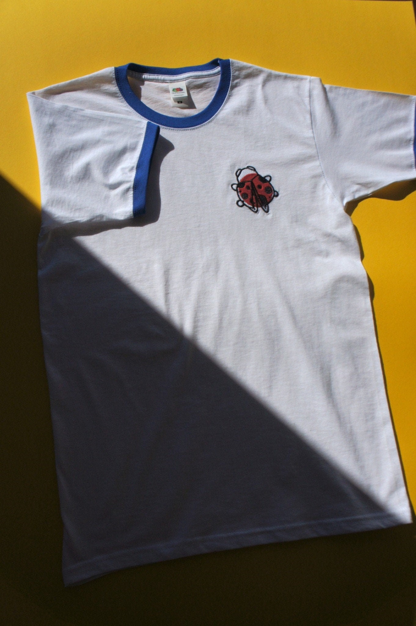 100 % Bio-Baumwolle Erwachsene Ringer T-Shirt Mit Einzigartigen Marienkäfer/Design 100 % Bio-Baumwolle Erwachsene Ringer T-Shirt Mit Einzigartigen Marienkäfer/Design von MSEdesign