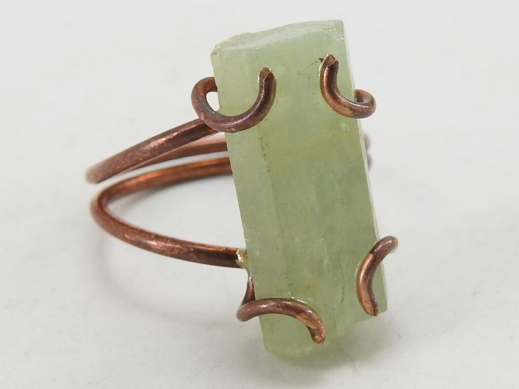 Aquamarin Natur Kristall Rau Wire Wrapping Kupfer Ring 20x8x6 Mm Ca./R4 Aquamarin Natur Kristall Rau Wire Wrapping Kupfer Ring 20x8x6 Mm Ca./R4 von MSGEMSCO