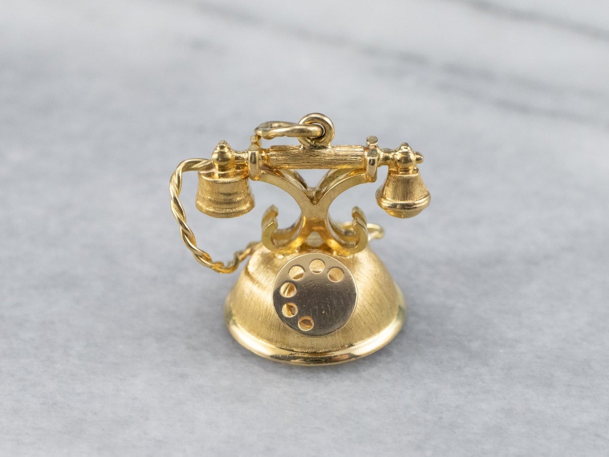 Großer Gold Rotary Phone Anhänger, Vintage Telefon Charm, Statement Charm Halskette, Unisex Anhänger 1Jrxv309 von MSJewelers