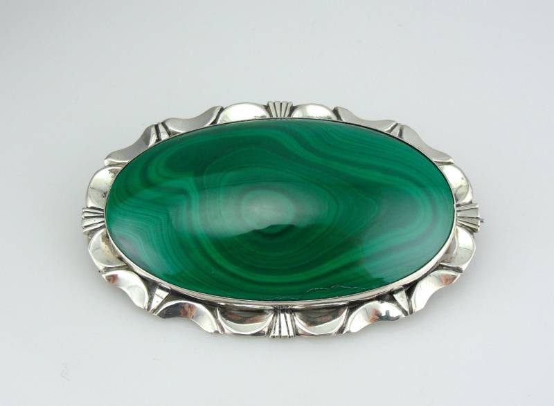 Leuchtend Grüne Malachit Brosche Oder Anhänger Mit Mid-Century Sterling Rahmen 5Lmyz3-D Leuchtend Grüne Malachit Brosche Oder Anhänger Mit Mid-Century Sterling Rahmen 5Lmyz3-D von MSJewelers