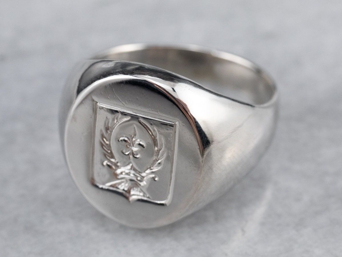 Platin Fleur De Lis Siegel Ring, Schwere Ring, Lorbeer Emblem Krone Wc2Hwvjp von MSJewelers