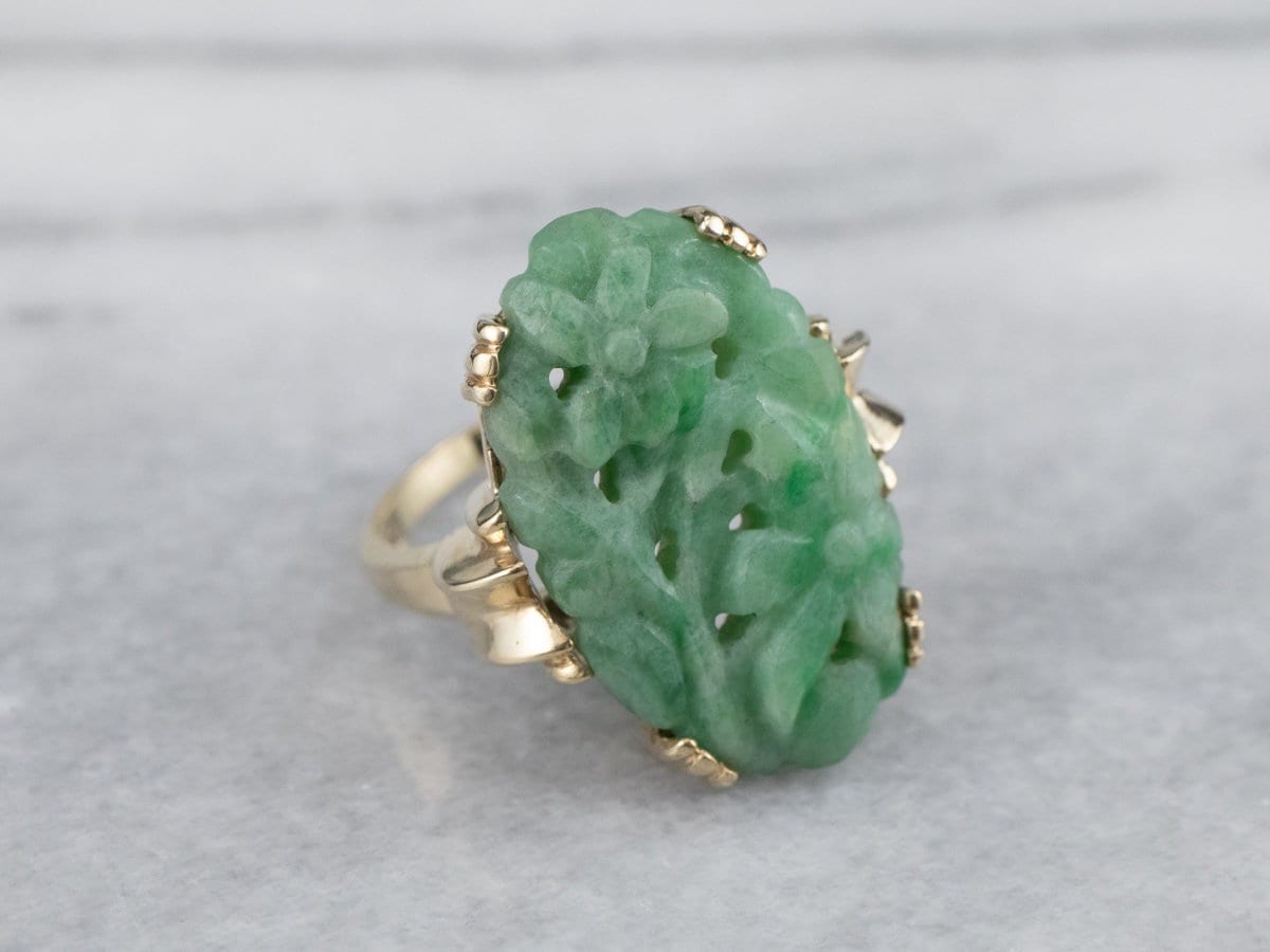 Vintage Geschnitzter Jade Cocktail Ring, Floraler Gelbgold Schmuck, Retro Ära Floral Schmuck Urzz4Tqf von MSJewelers