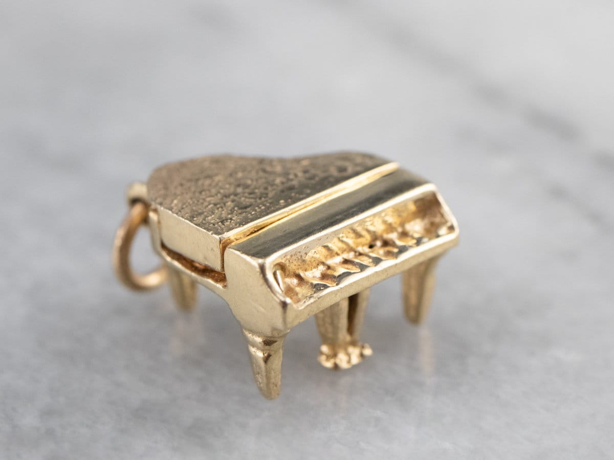 Vintage Gold Grand Piano Charm, Musik Unisex Geschenk, Gelbgold Anhänger, Layering Halskette, Charm Armband X302761Q von MSJewelers