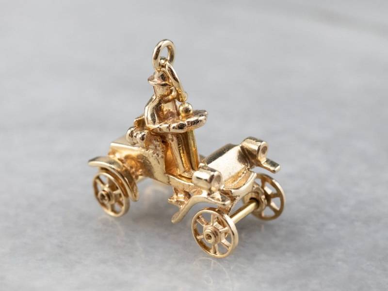 Vintage Gold Modell-T Charm, Auto Anhänger, Anhänger Gold, Liebhaber Geschenk, Unisex Layering Huyvdued von MSJewelers