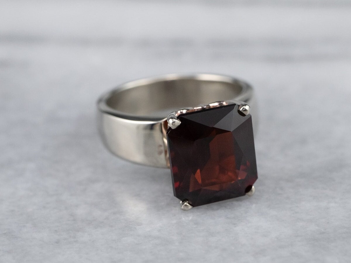 Weißgold Granat Solitär Ring, Kissen Cut Rechter Hand Januar Geburtsstein, Jahrestag Geschenk, Schmuck 5Kfdxq4P von MSJewelers