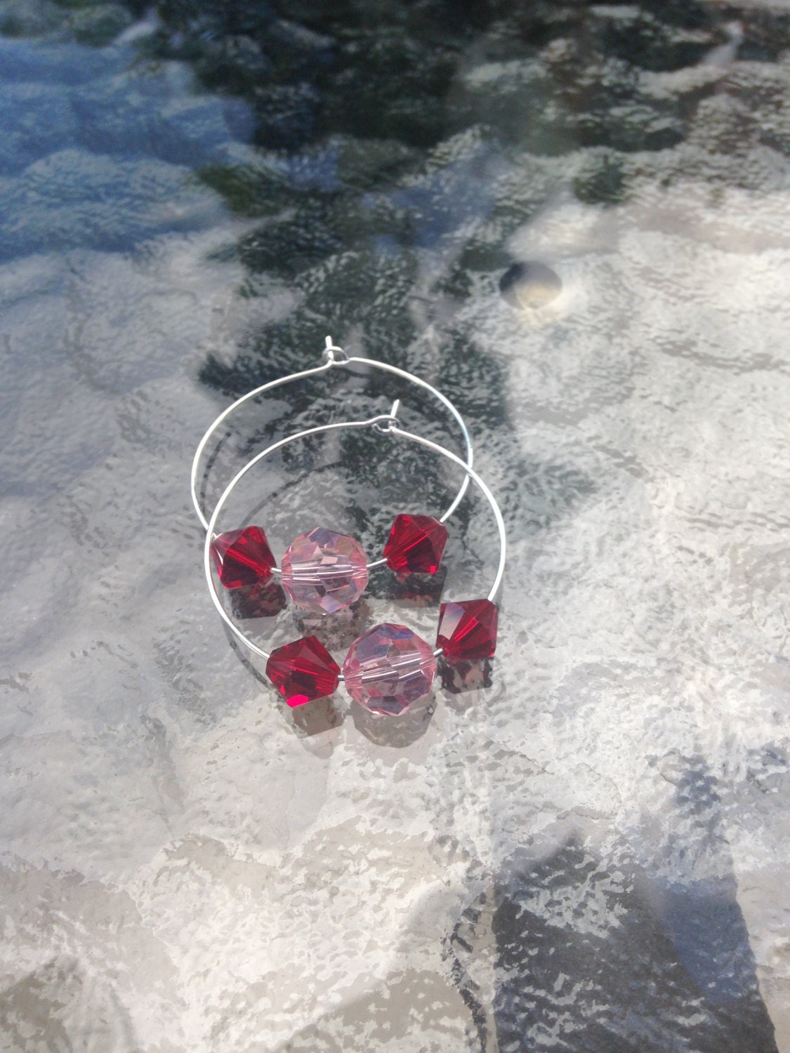 Rosa Und Rot Swarovski Kristall Creolen Rosa Und Rot Swarovski Kristall Creolen von MSnowsDesigns