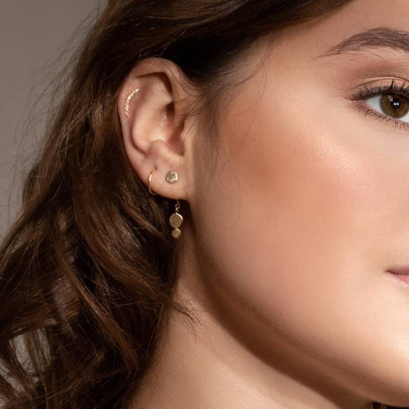 Massiver Gold Helix Ohrstecker - Knorpelohrring Recycling Ohrringe Gehämmertes Finish von MUKAstudio