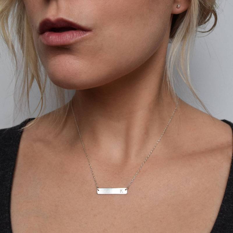 Personalisierte Bar Halskette - Initial Layering Silber von MUKAstudio