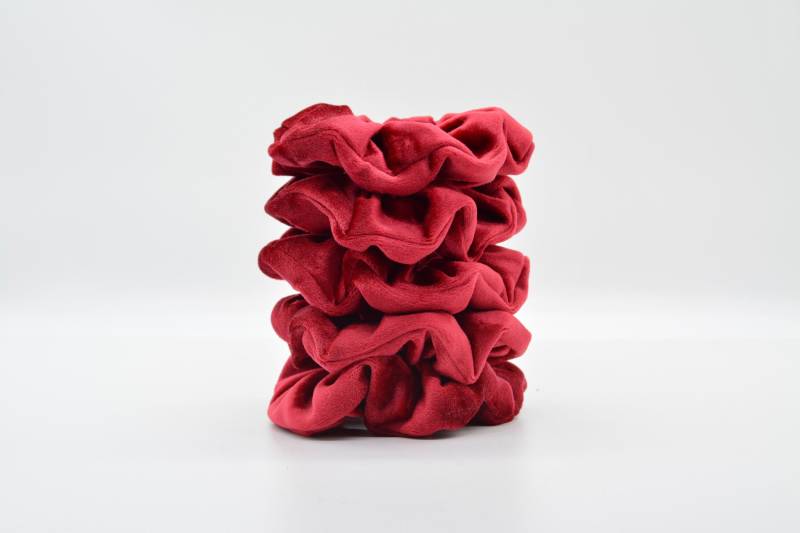 Scrunchie Aus Samt - Antonia | Großer Moderner Zopfgummi/Haargummi Weinrotem Samt von MUTTIundMAEDI
