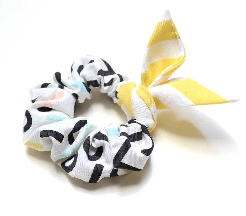 Scrunchie - Betsy | Großer Moderner Zopfgummi/Haargummi Mit Abnehmbarer Schleife in Candy Design Super Weich Und Schonend Für Die Haare von MUTTIundMAEDI
