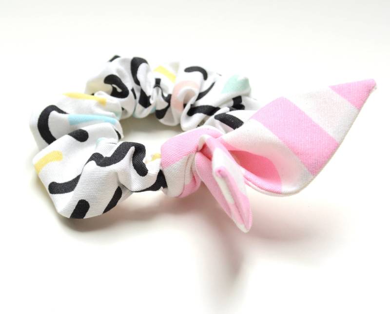 Scrunchie - Lara | Großer Moderner Zopfgummi/Haargummi Mit Abnehmbarer Schleife in Candy Design von MUTTIundMAEDI