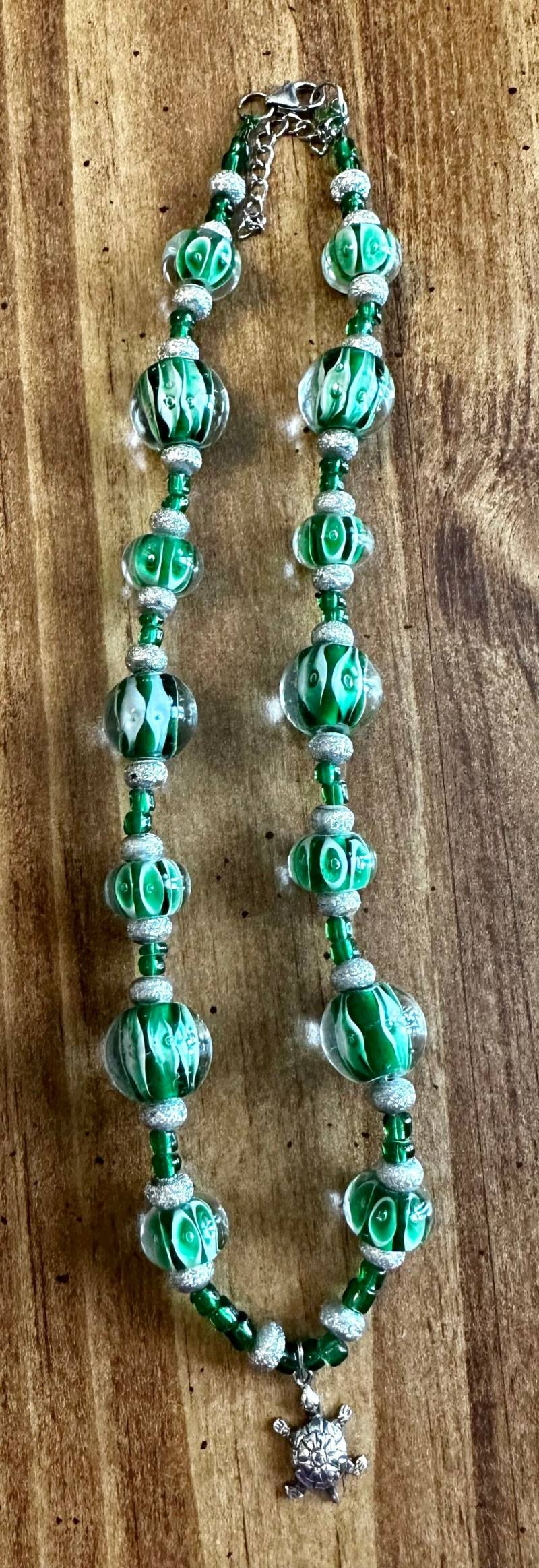 sterling Silber Schildkröte Glasperlen-Halskette von MYANNABANANAS