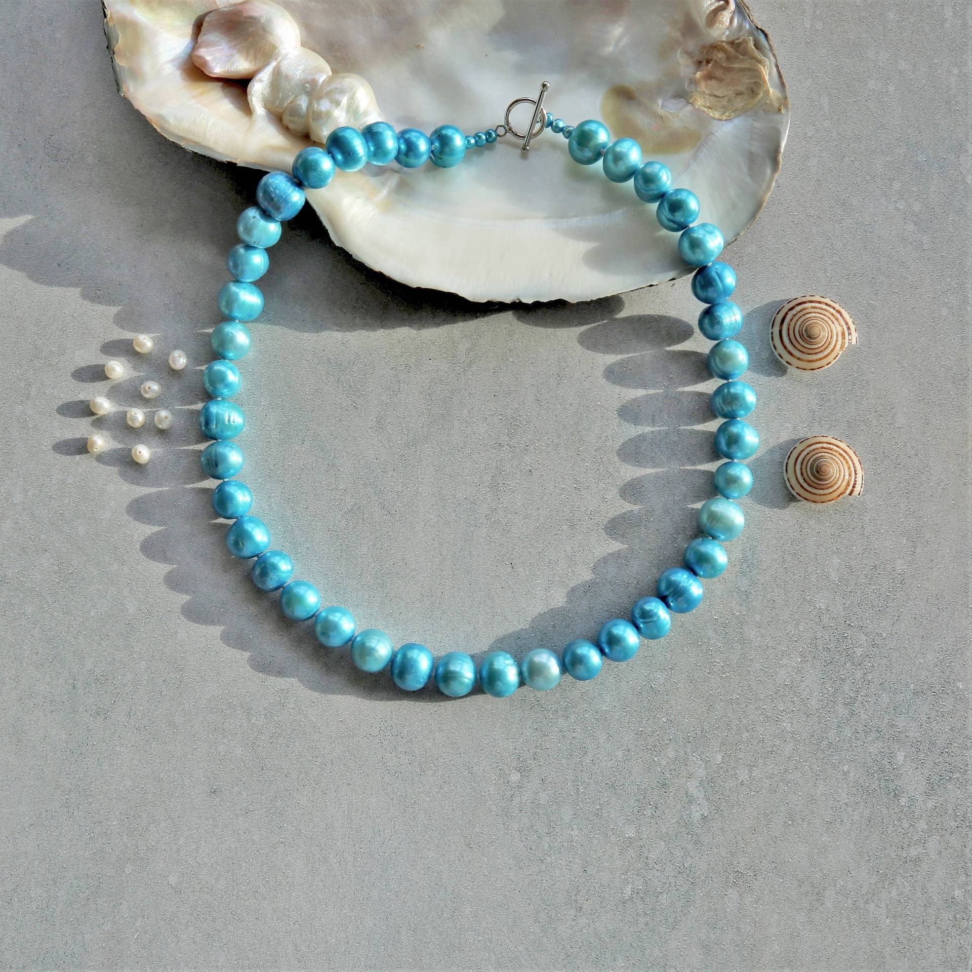Blaue Süsswasserzuchtperlenkette. Sterling Silber Perlenkette. Große Blaue Perlenkette . Statement Blaue Süsswasserzuchtperlenkette. Sterling Silber Perlenkette. Große Blaue Perlenkette . Statement von MYGEMSROCK